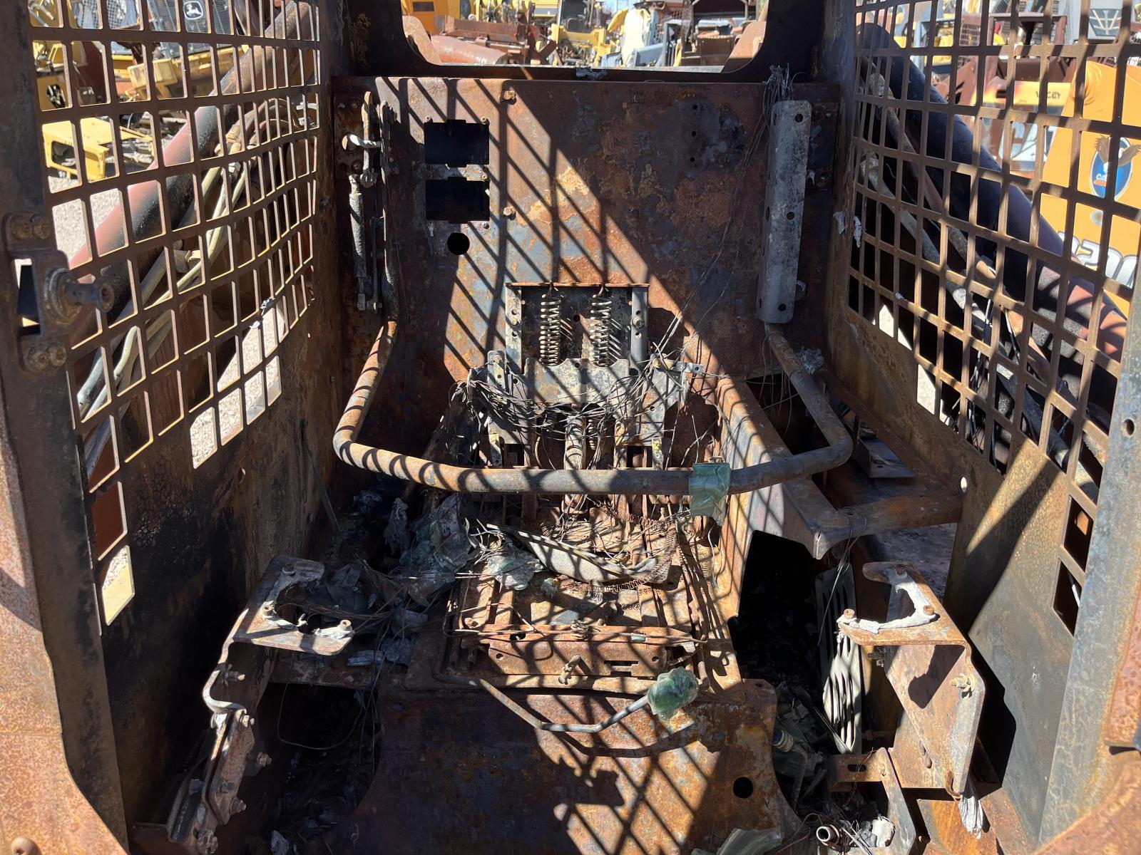 ./imagenes/INVOICE/2019/17560/MINICARGADOR CATERPILLAR 252B3 (3).JPG